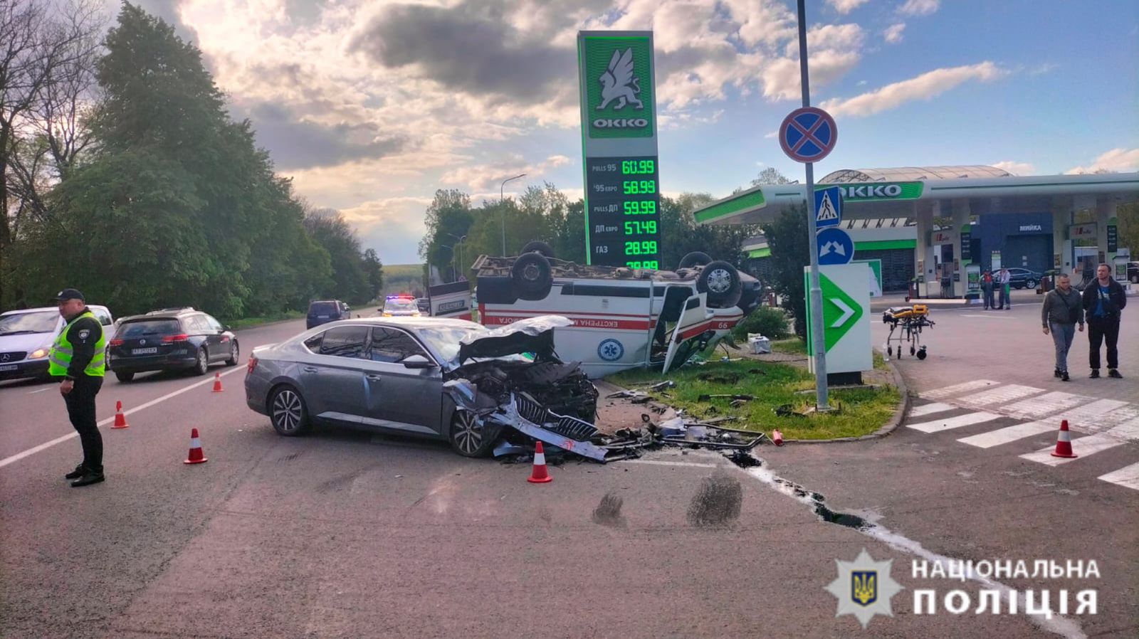 На Калущині трапилась ДТП між легковим автомобілем та каретою швидкої медичної допомоги