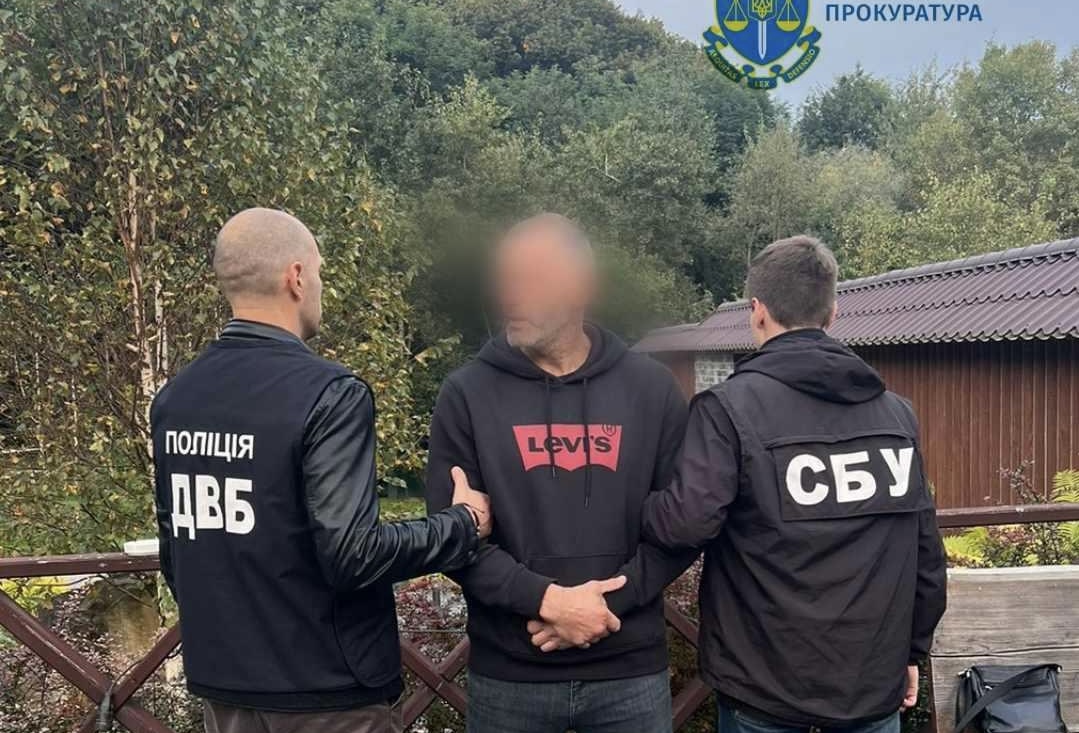 Видавали себе за військових та «вибивали» кошти у підприємців: на Прикарпатті судитимуть фігурантів