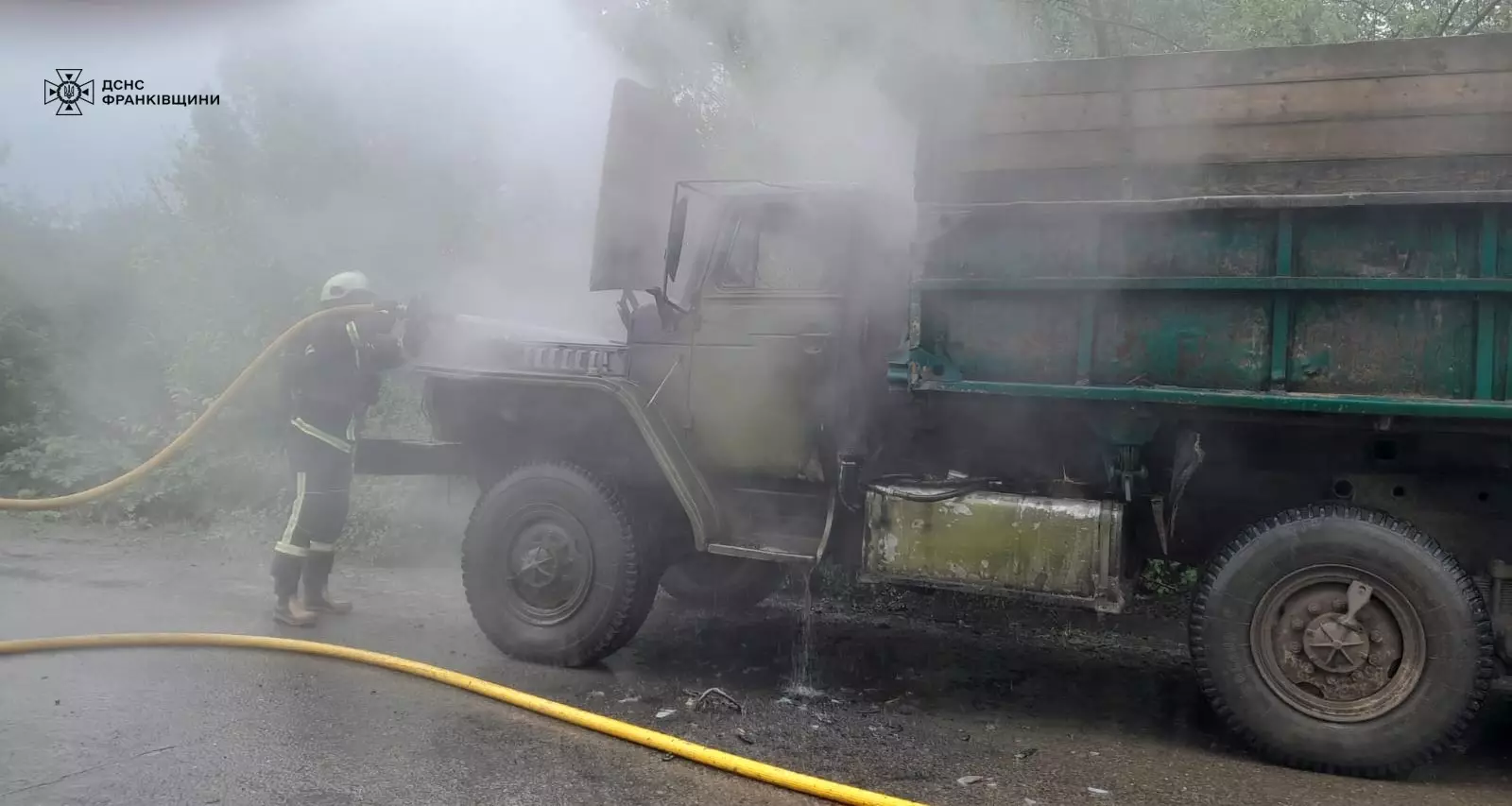 У Калуському районі вогнеборці ліквідували пожежу вантажного автомобіля