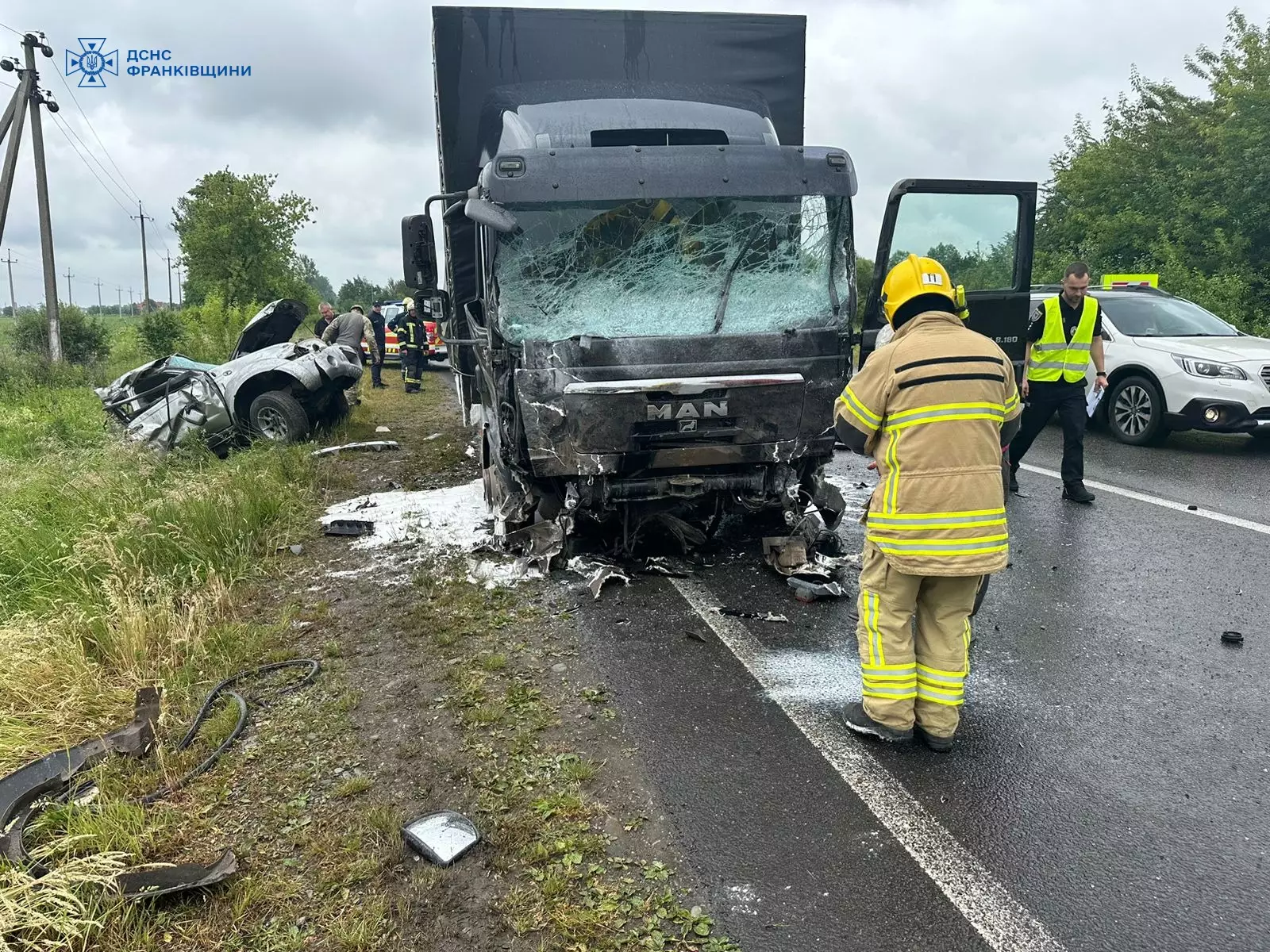 Рятувальники ліквідували наслідки ДТП у Надвірнянському районі