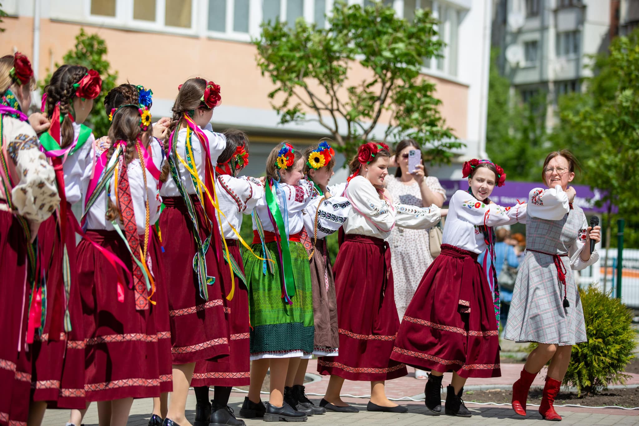 У Франківську відзначили Великдень: діти співали гаївки та водили хороводи (ФОТО)