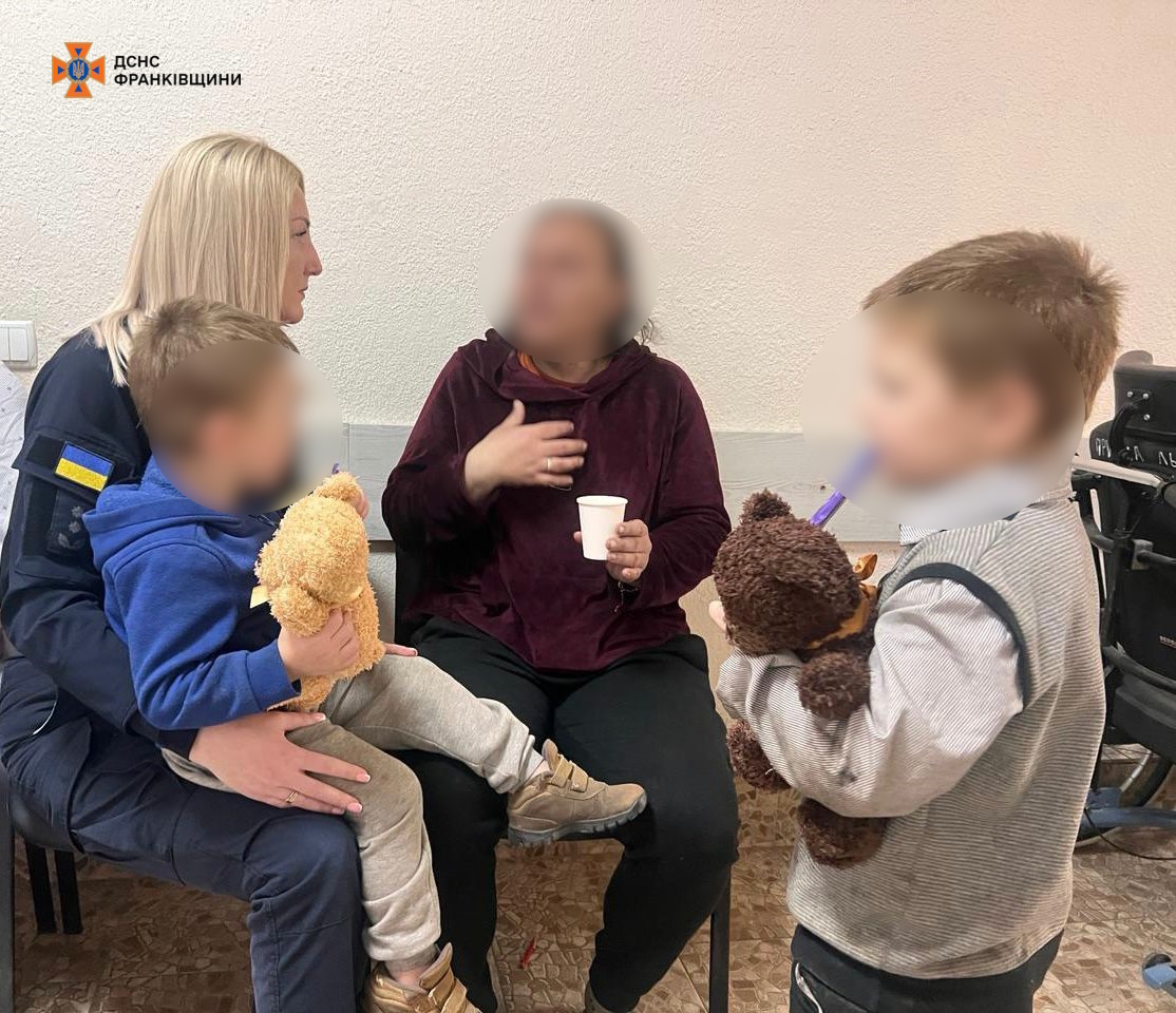 На Прикарпатті в пожежі житлового будинку  врятовано дитину (ФОТО)