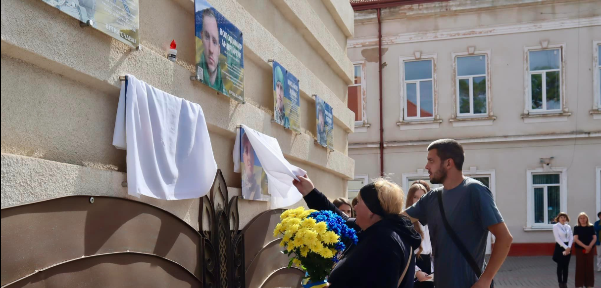 У Коломиї встановили меморіальні дошки на честь чотирьох загиблих Захисників