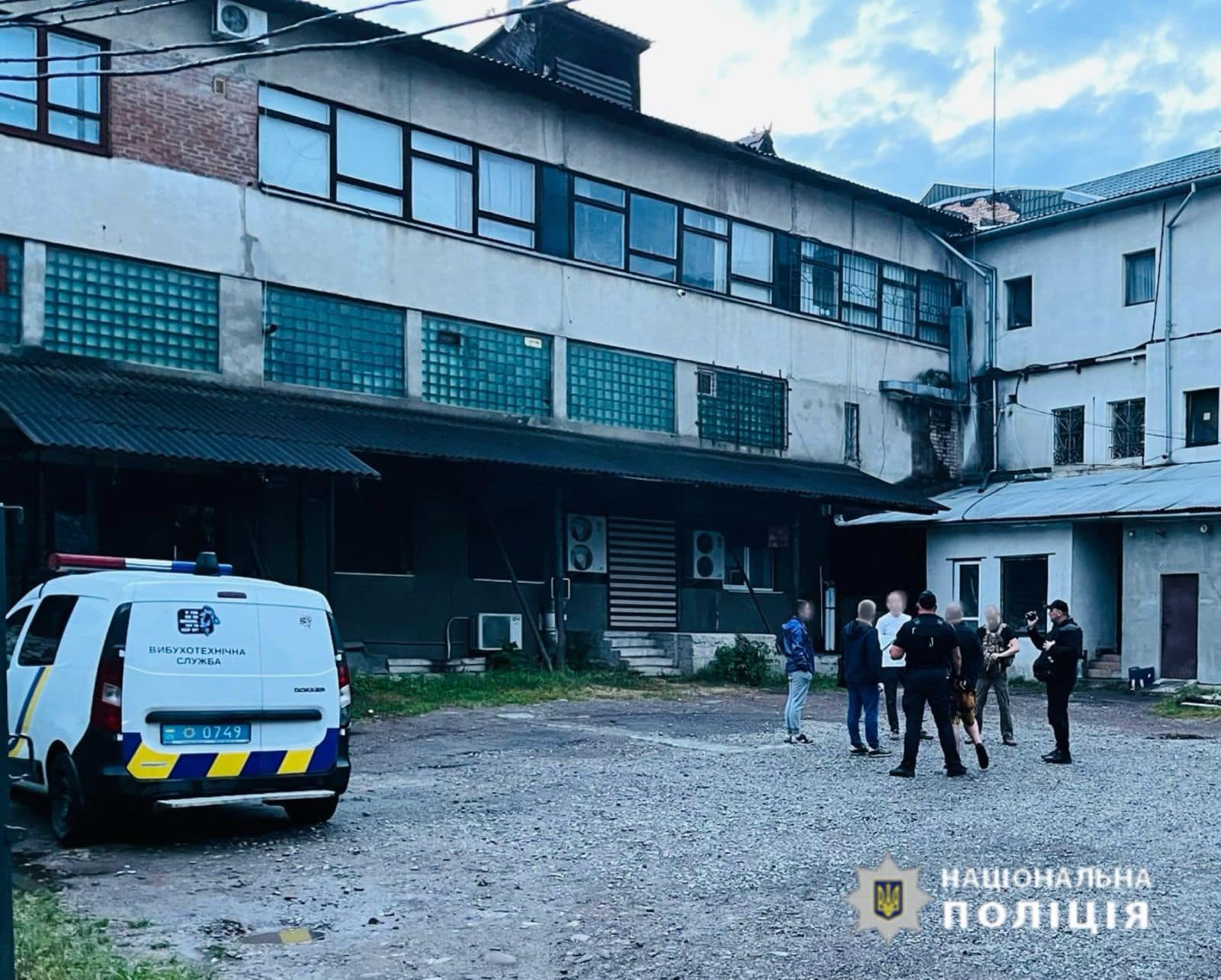 У Коломиї затримали чоловіка, який з молотком і гранатою увірвався до готелю (ФОТО)