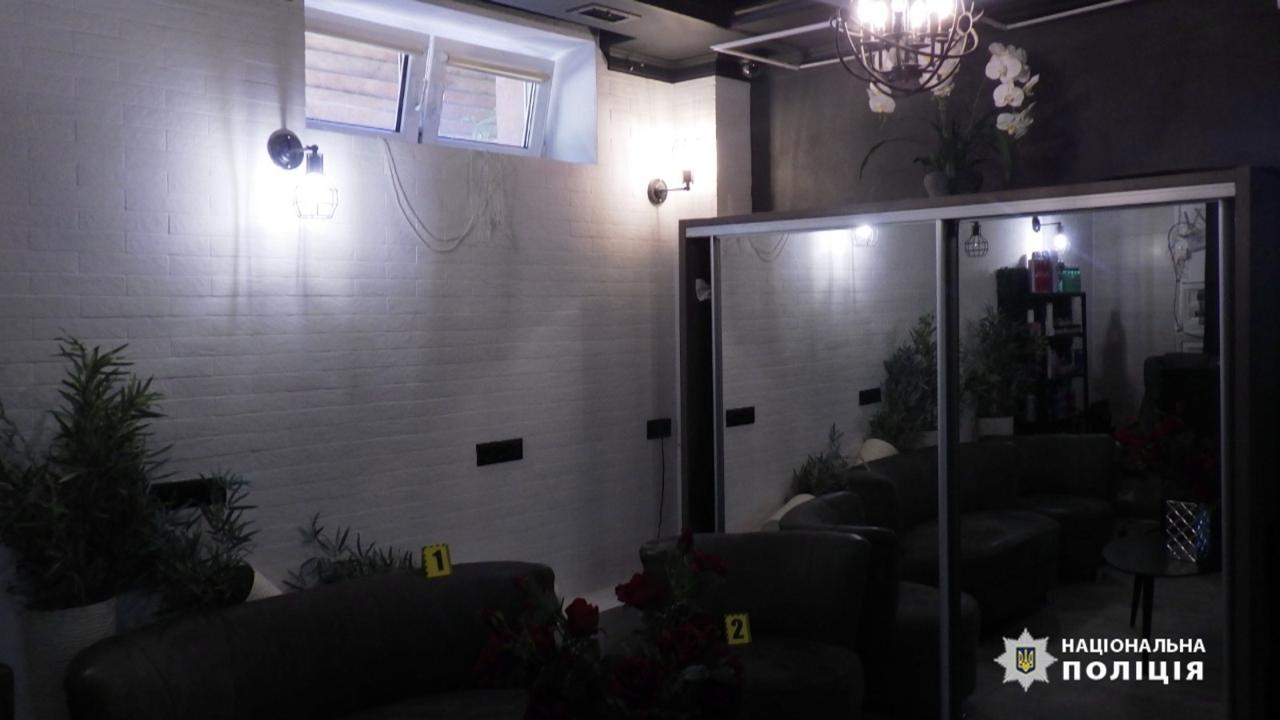 У Франківську поліцейські затримали злодіїв, які здійснили крадіжки з салону краси та квартири