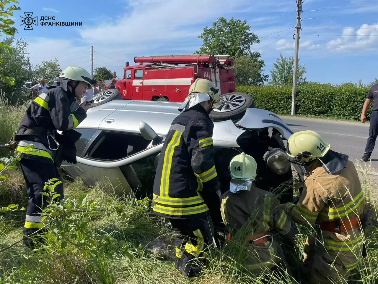 Надзвичайники ліквідували наслідки ДТП у Косівському районі
