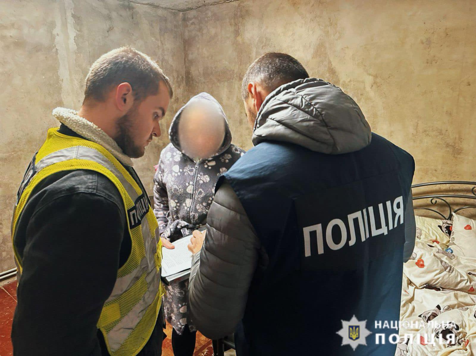 На Прикарпатті викрили групу інтернет-шахрайок, які продавали неіснуючі товари