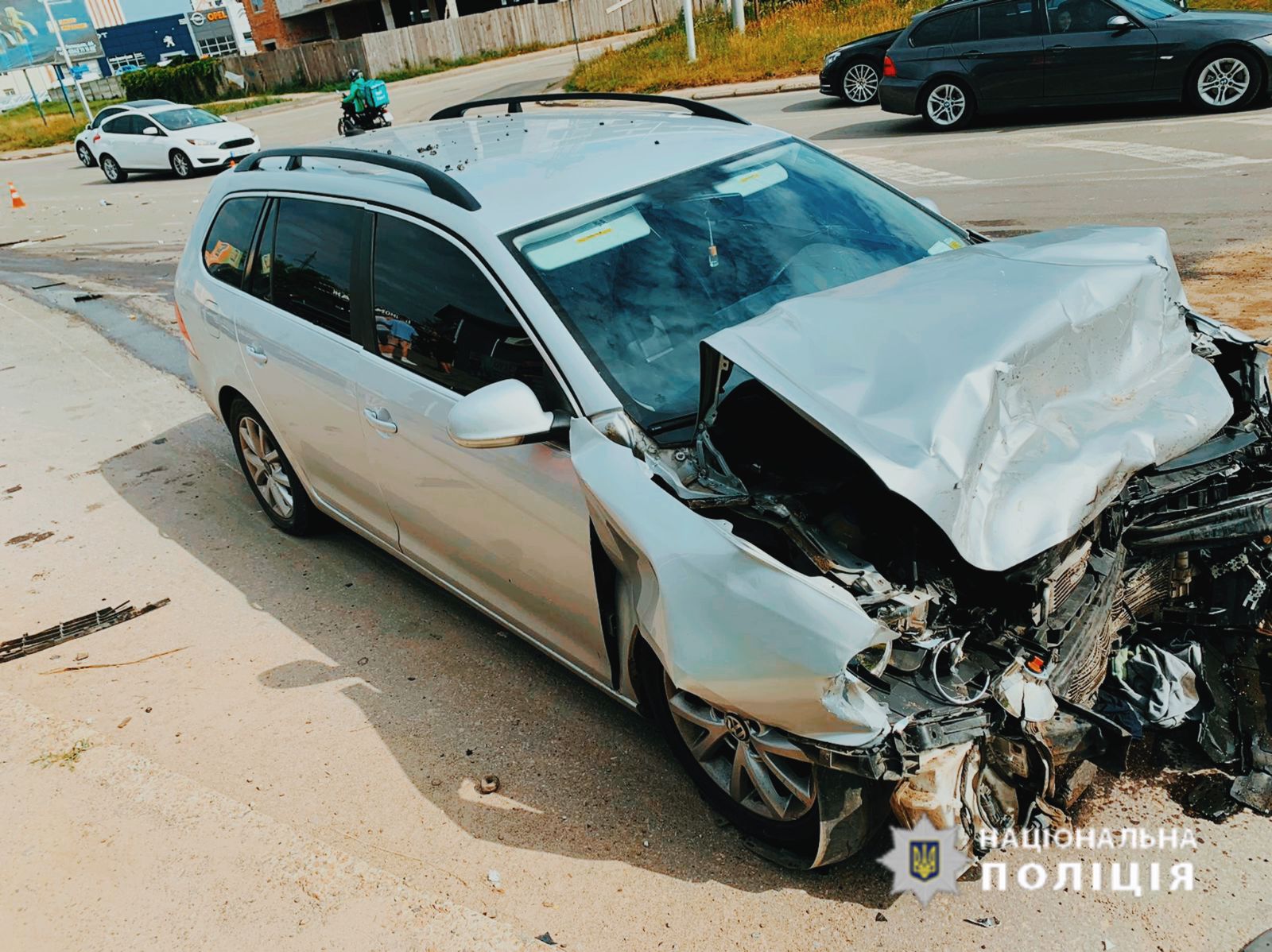 Дорожньо-транспортна пригода в Івано-Франківську: водія госпіталізовано (ФОТО)