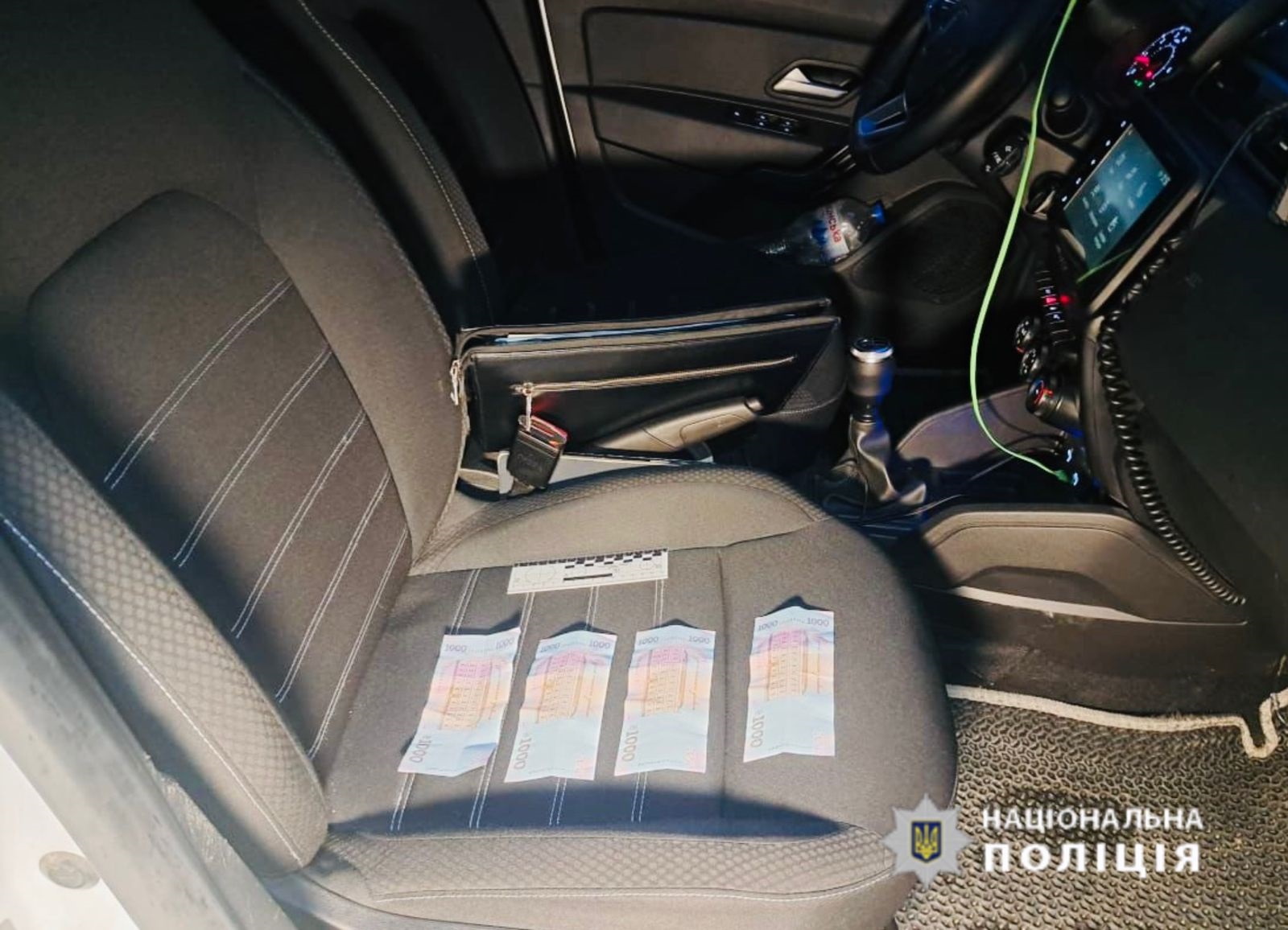 На Прикарпатті водії намагалися уникнути відповідальності, пропонуючи хабарі поліції