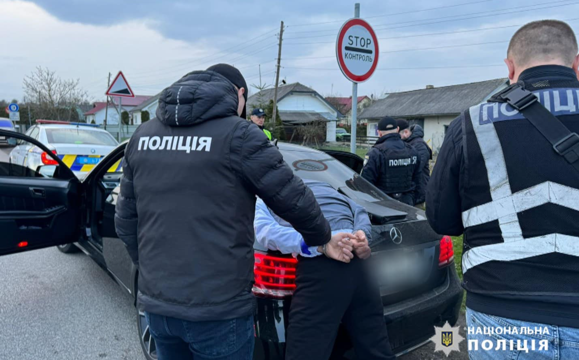 У Франківську судитимуть групу за незаконне переправлення чоловіків за кордон