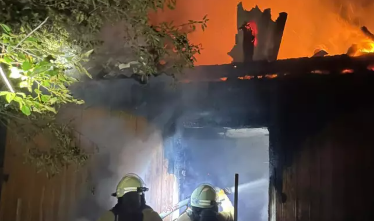 На Калущині вогнеборці ліквідували пожежу господарської будівлі