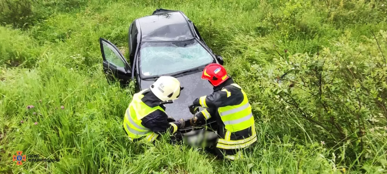 Рятувальники ліквідували наслідки ДТП в Калуському районі