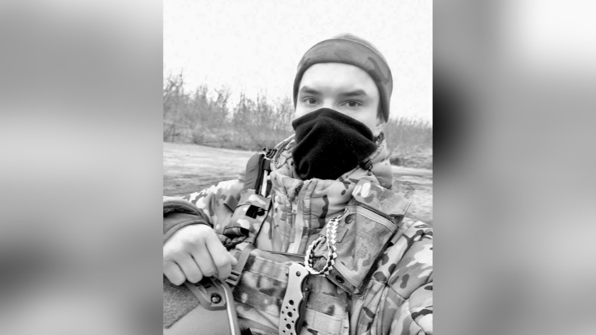 Сьогодні до Коломиї прибуде скорботний кортеж із тілом Захисника Віталія Мельника