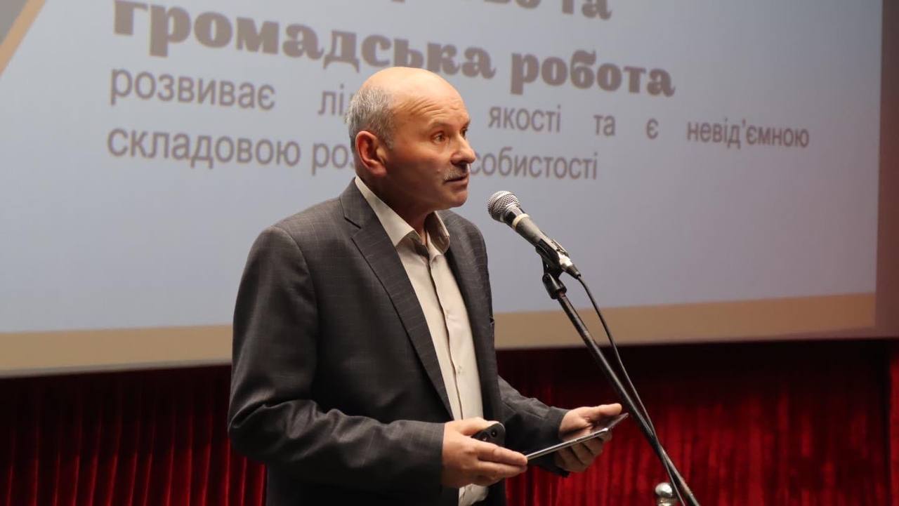 Директор Коломийського ліцею №1 Мирослав Граб подав заяву на звільнення