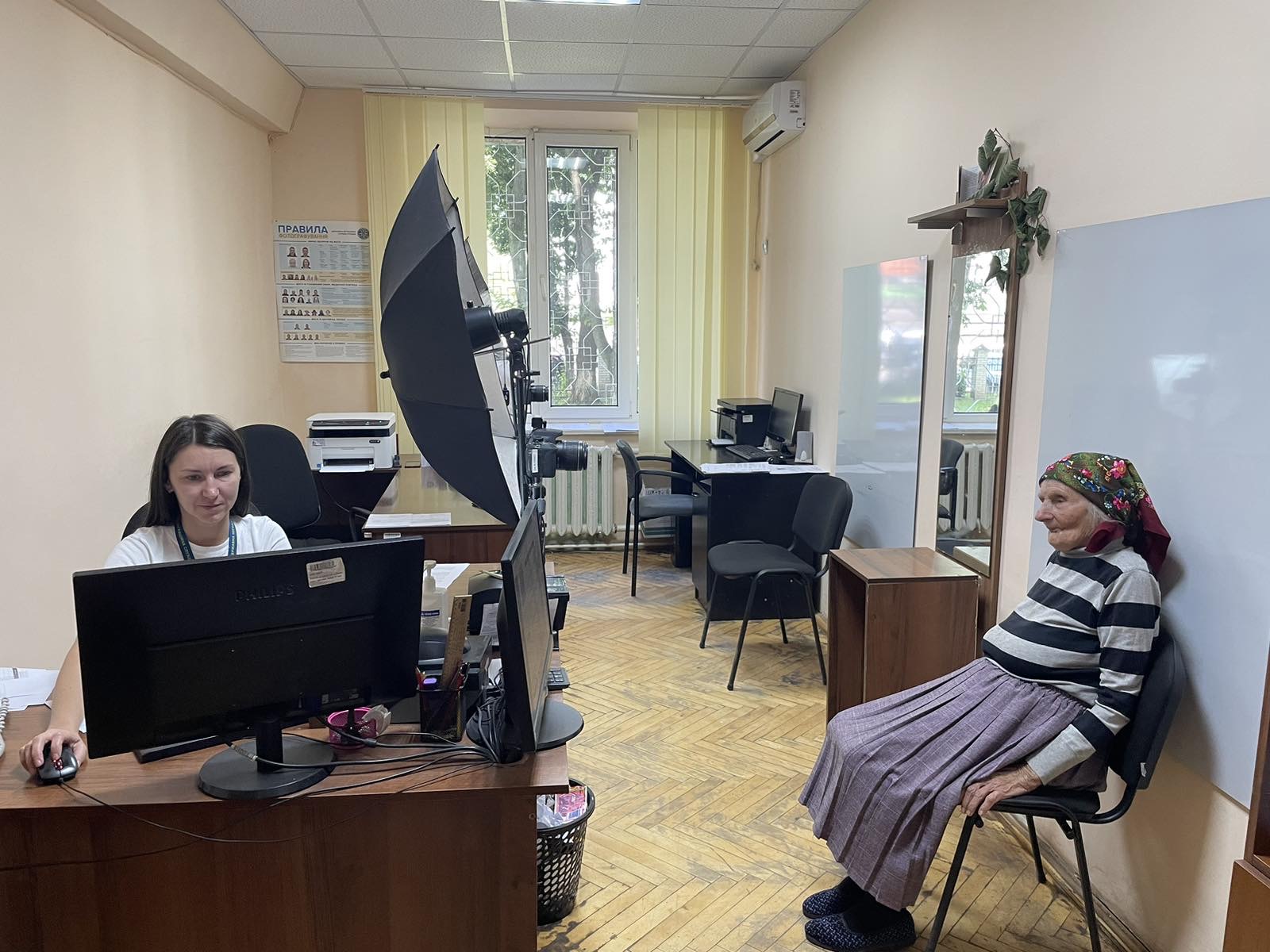 В Івано-Франківській області закордонний паспорт оформила 102-річна жінка