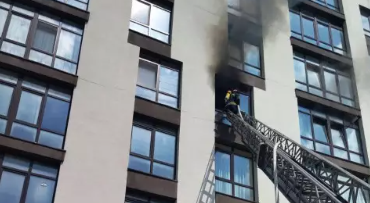 У Івано-Франківську рятувальники ліквідували пожежу в будинку