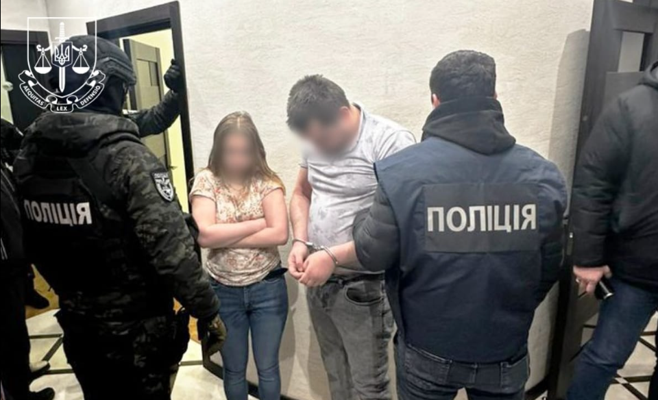 На Прикарпатті судитимуть учасників ОЗГ за шахрайство на фейкових сайтах