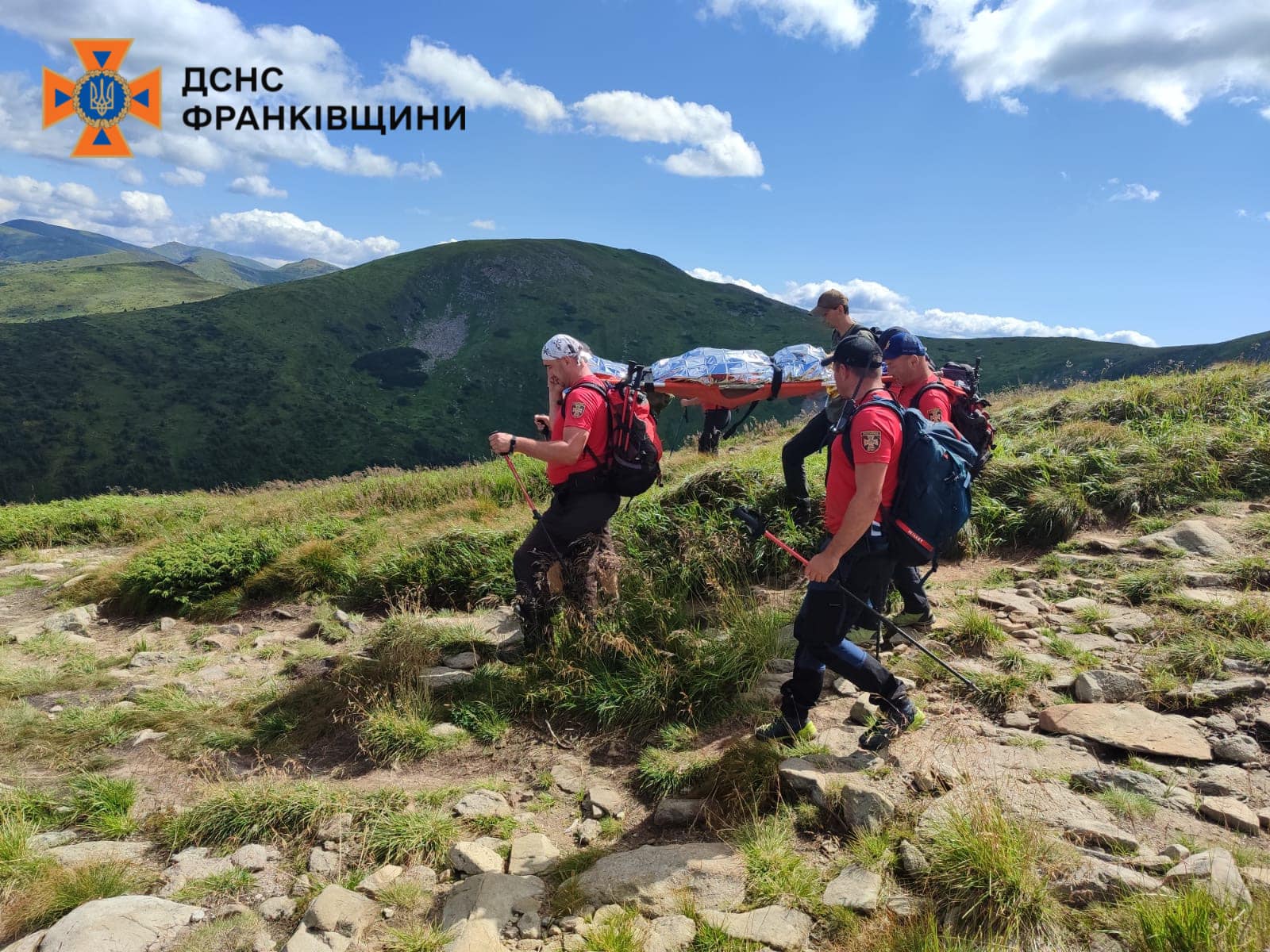 Рятувальники допомогли дівчині, яка погано почувалася під час спуску з Говерли
