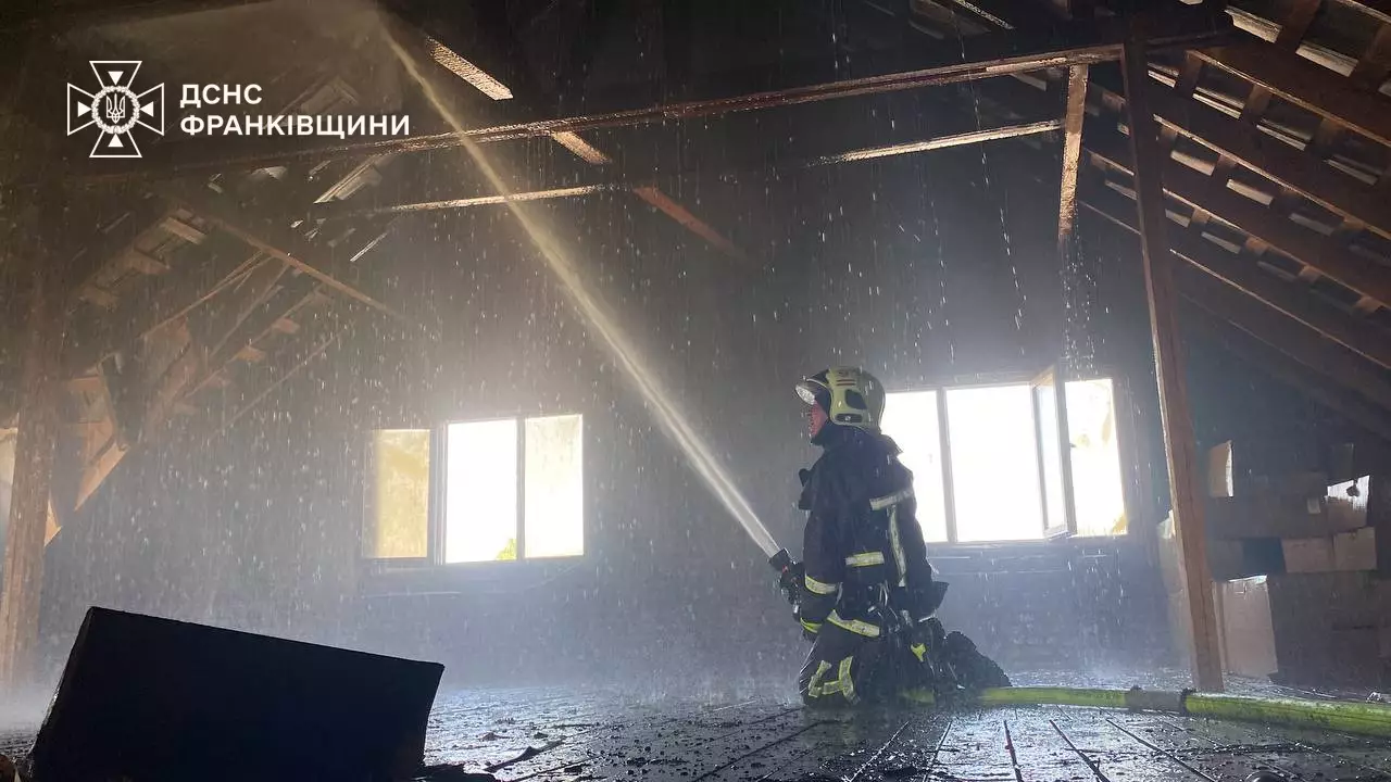 На Прикарпатті рятувальники ліквідували пожежу в ресторані