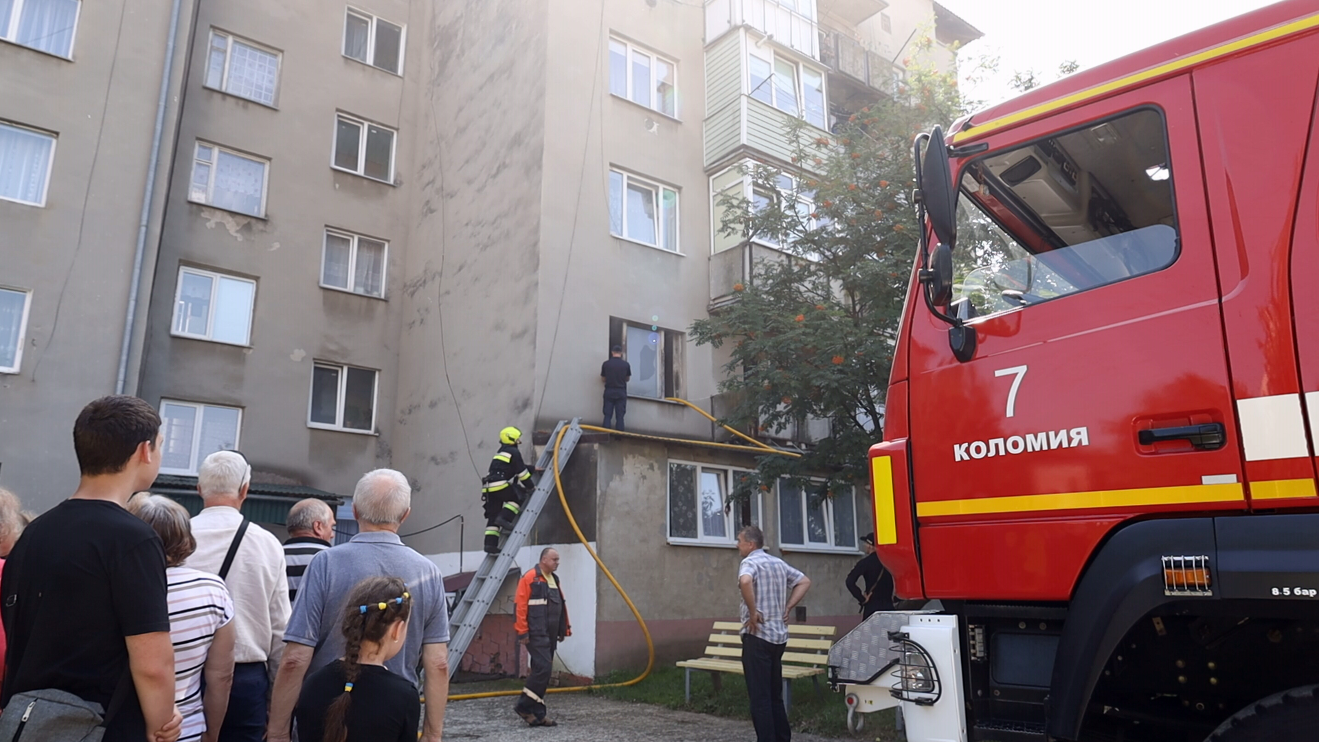 У Коломиї сталося задимлення в багатоквартирному будинку (ВІДЕО)