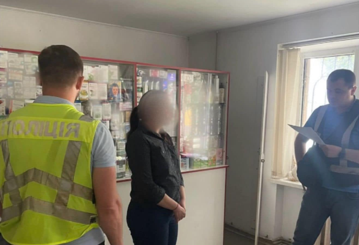 У Калуші затримали підприємницю, яка продавала заборонені таблетки в аптеці