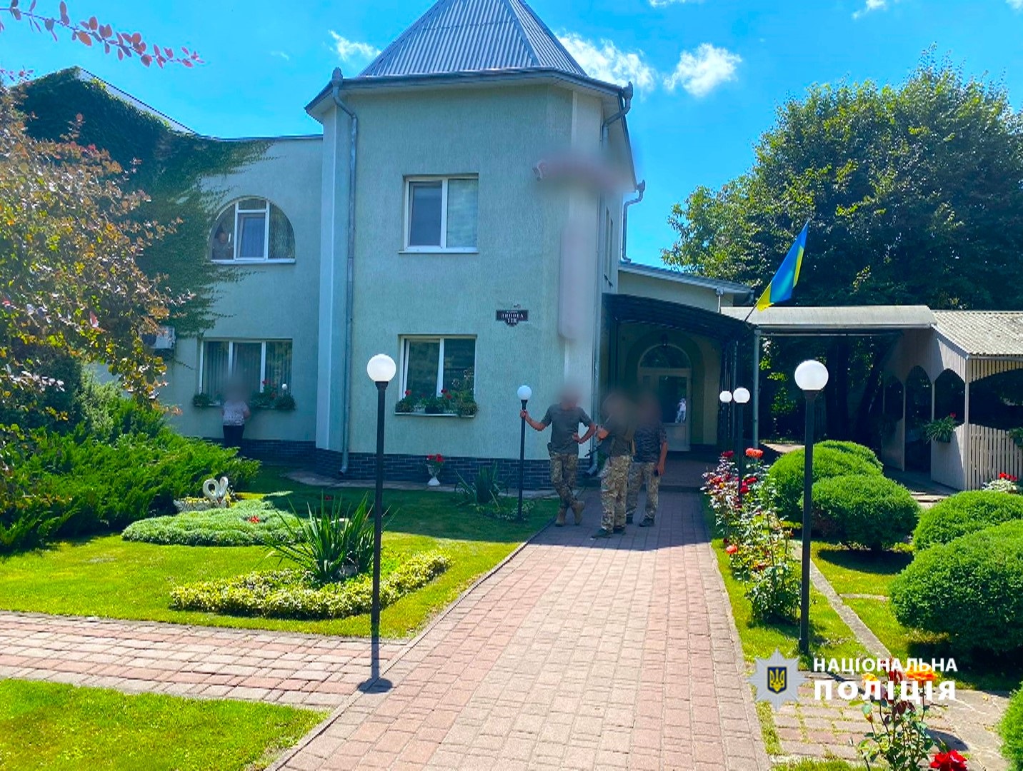 У Тисмениці нетверезий чоловік погрожував відвідувачам ресторану гранатою