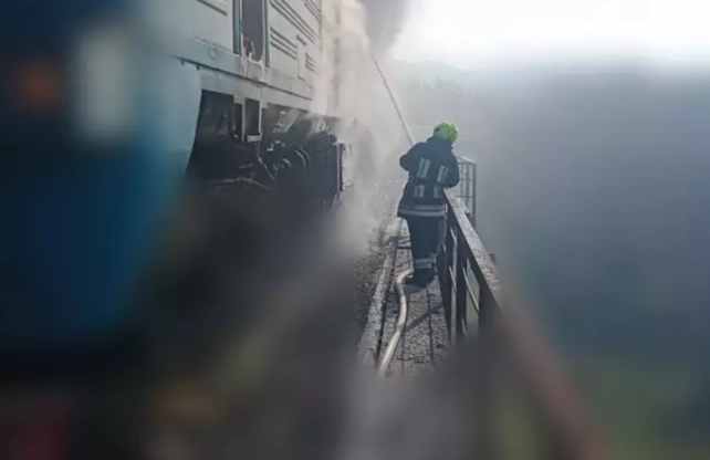 Надзвичайники ліквідували пожежу тепловоза в Надвірнянському районі