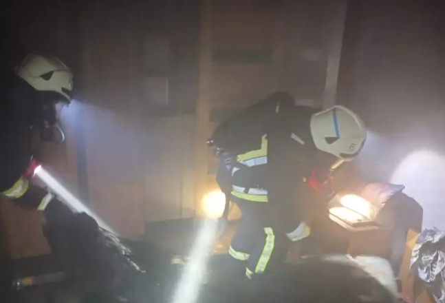 У Калуші рятувальники ліквідували пожежу в квартирі, евакуювавши 4 людей