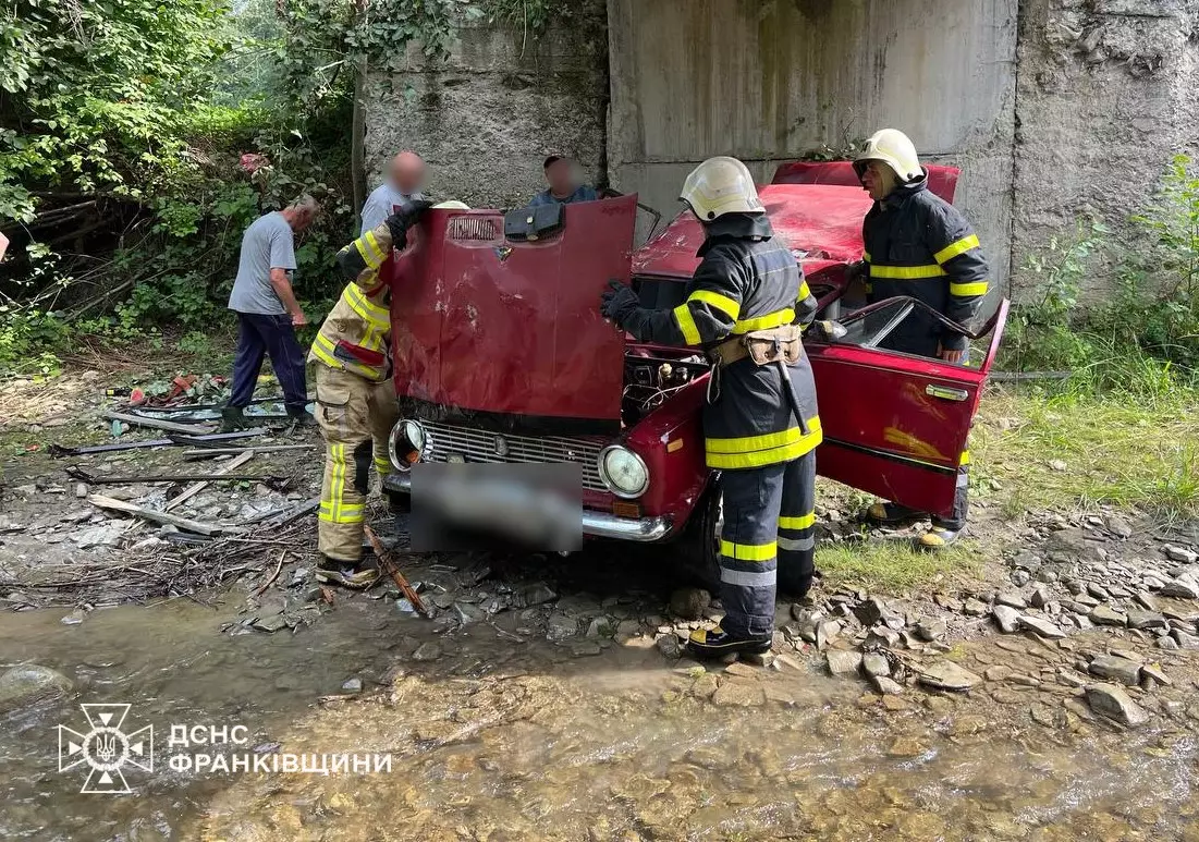 Надзвичайники ліквідували наслідки ДТП у Косівському районі
