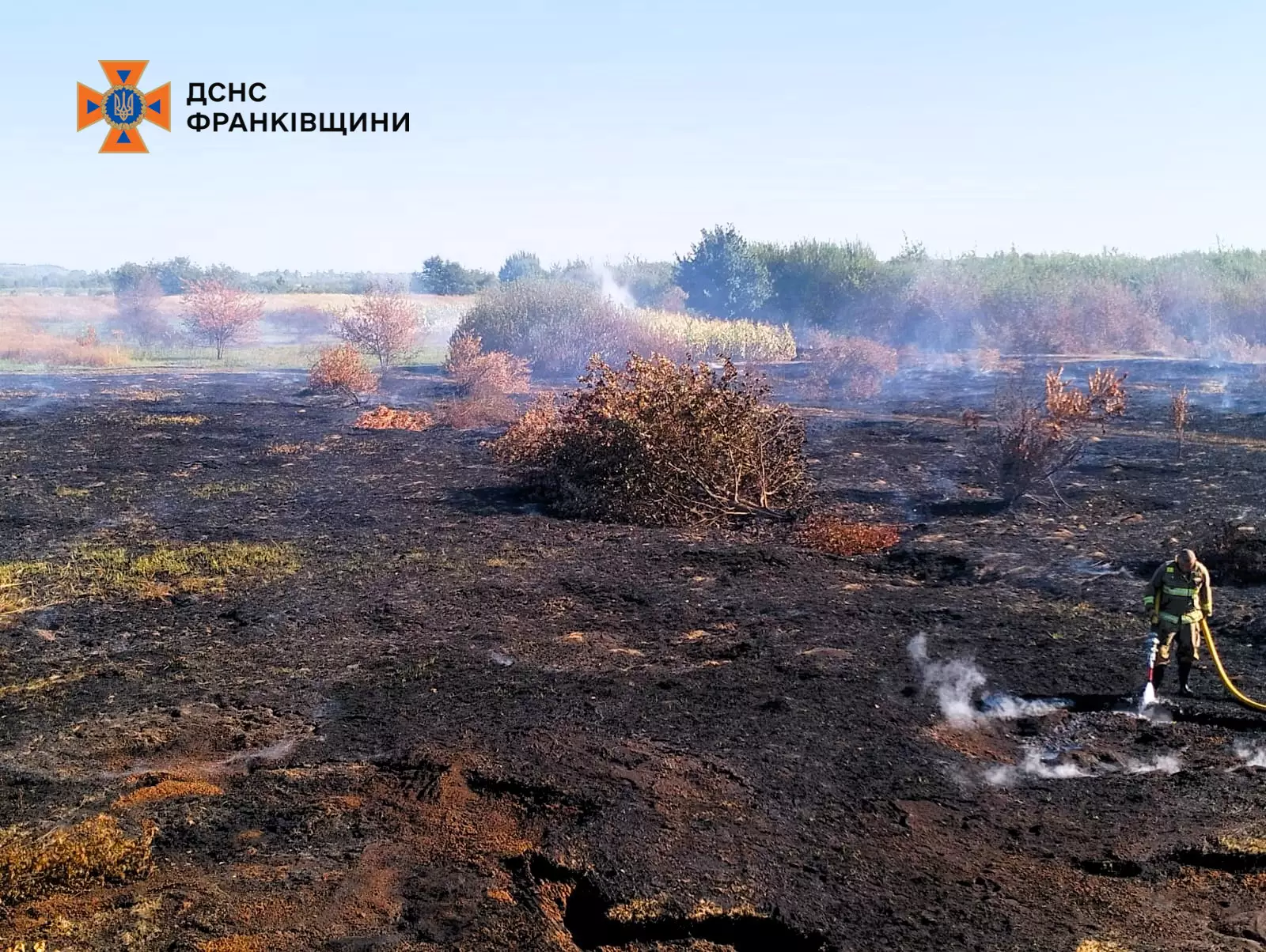 Триває ліквідація пожежі торфу на відкритій території у Калуському районі