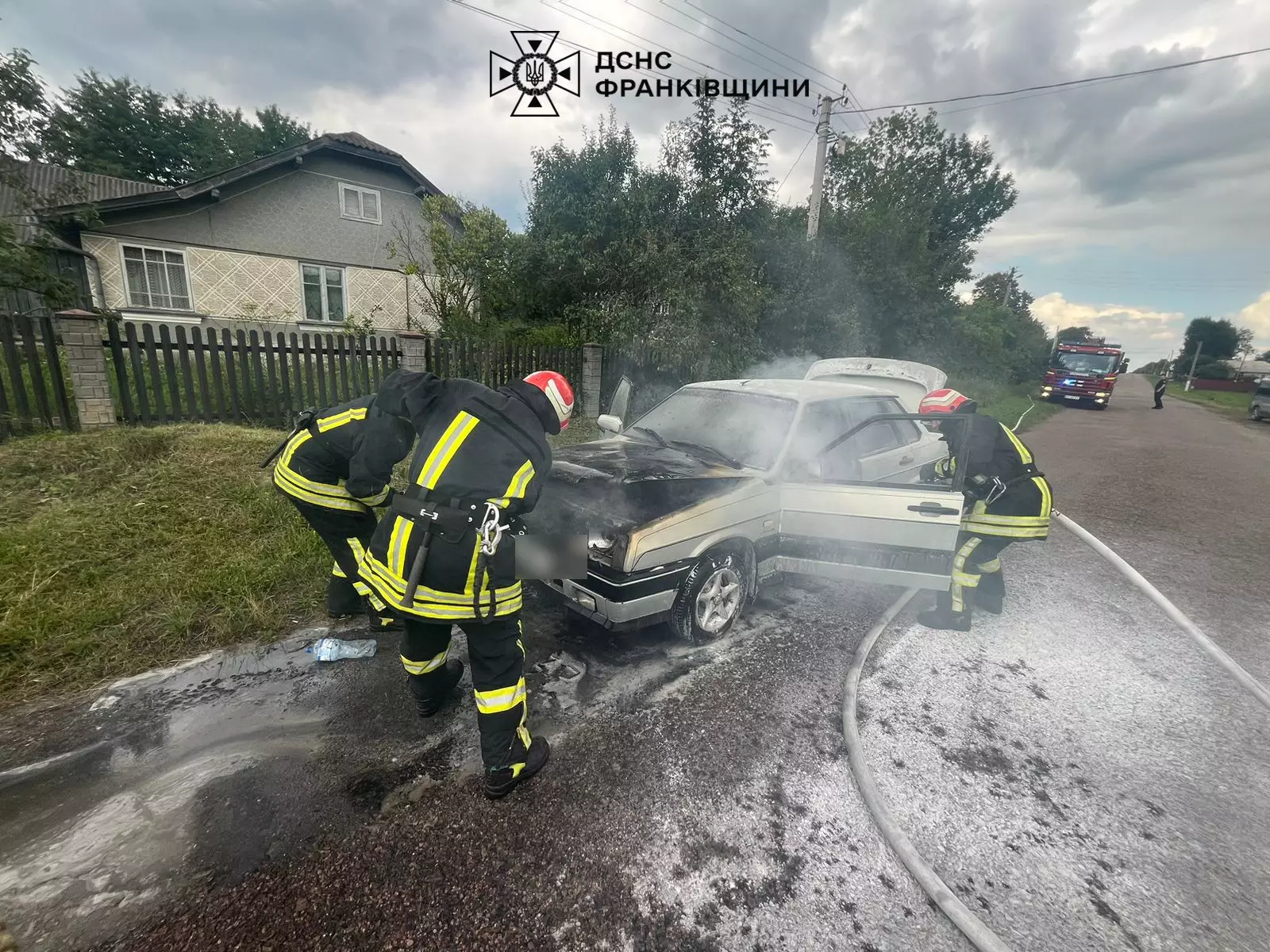 У Галицькій ТГ рятувальники ліквідували пожежу автомобіля