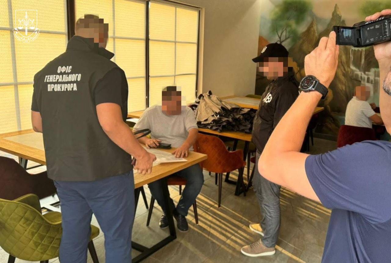 Посадовцю міграційної служби повідомлено про підозру у перешкоджанні роботі журналістів