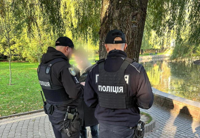 У Франківську пес загриз лебедя: власника оштрафували та мобілізували