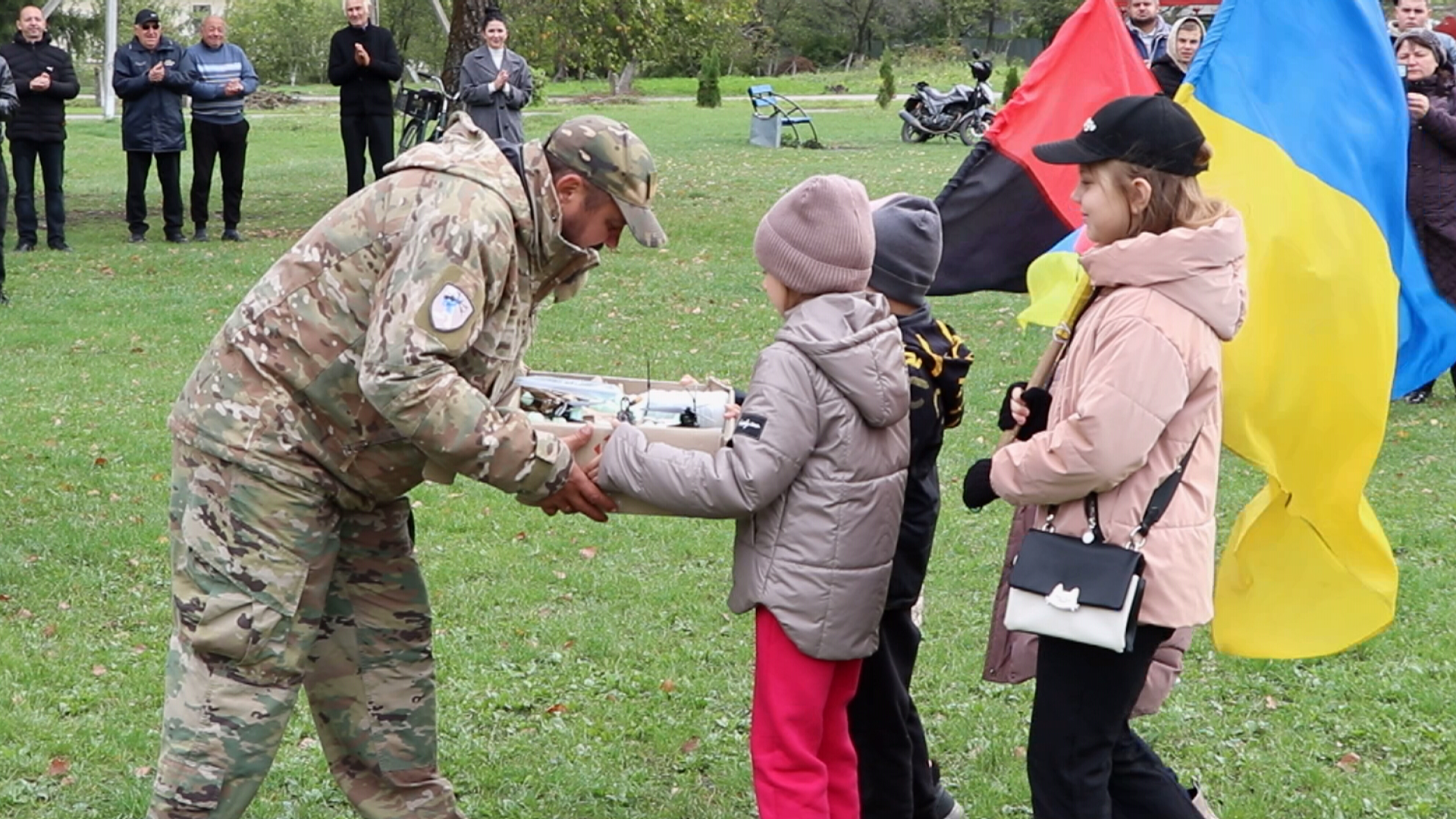 Діти із Замулинців зібрали 15 тисяч гривень та придбали FPV-дрон для ЗСУ