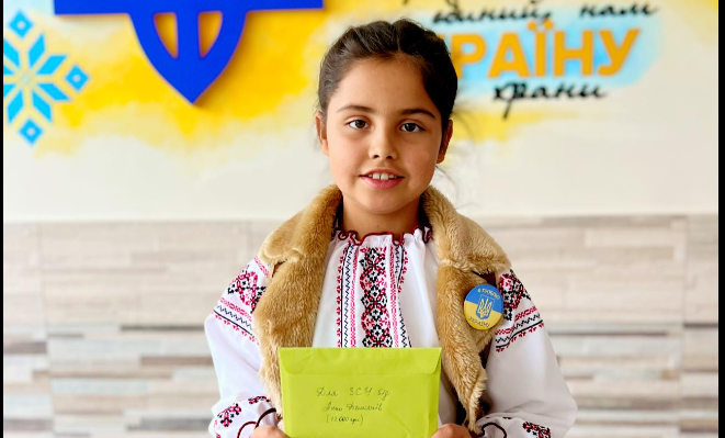 У Франківську третьокласниця передала військовим 12 000 гривень