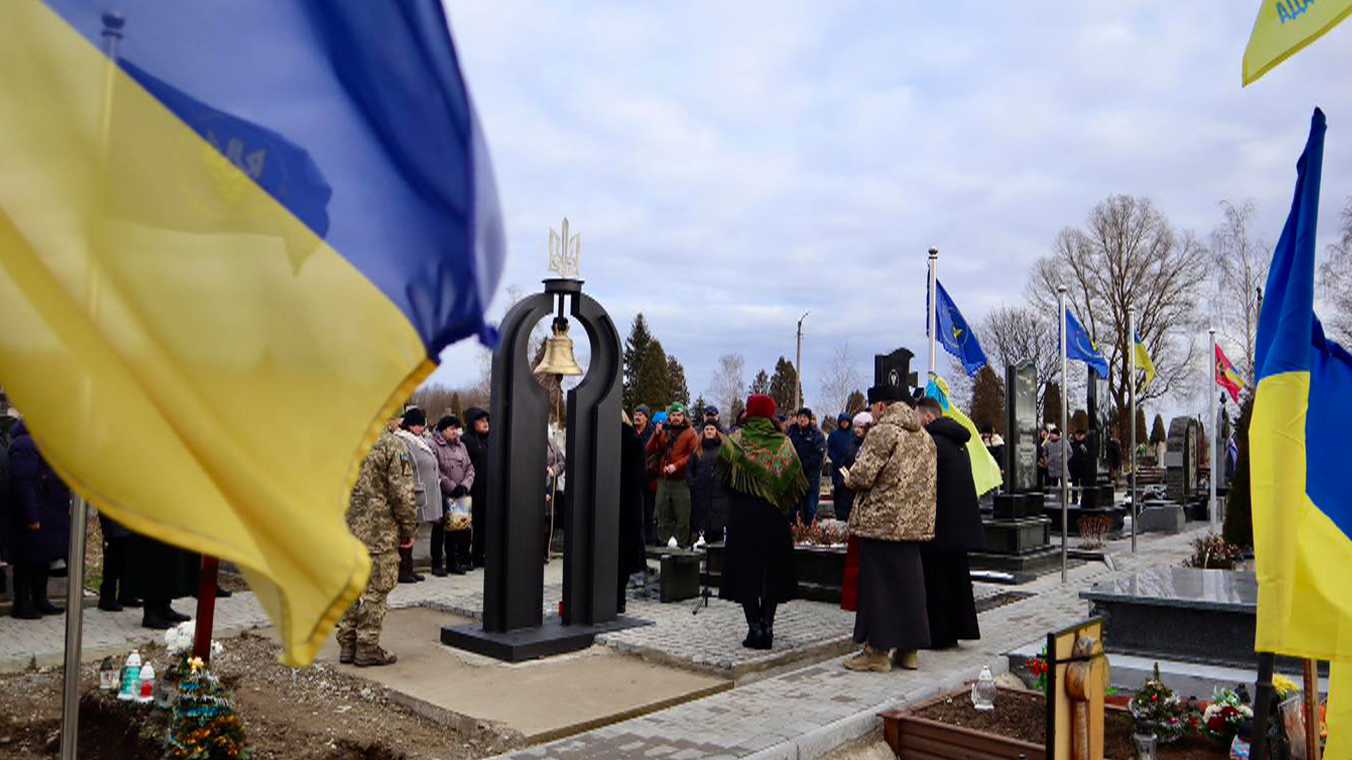 Панахиду за полеглими воїнами провели на Алеї Слави коломийського кладовища