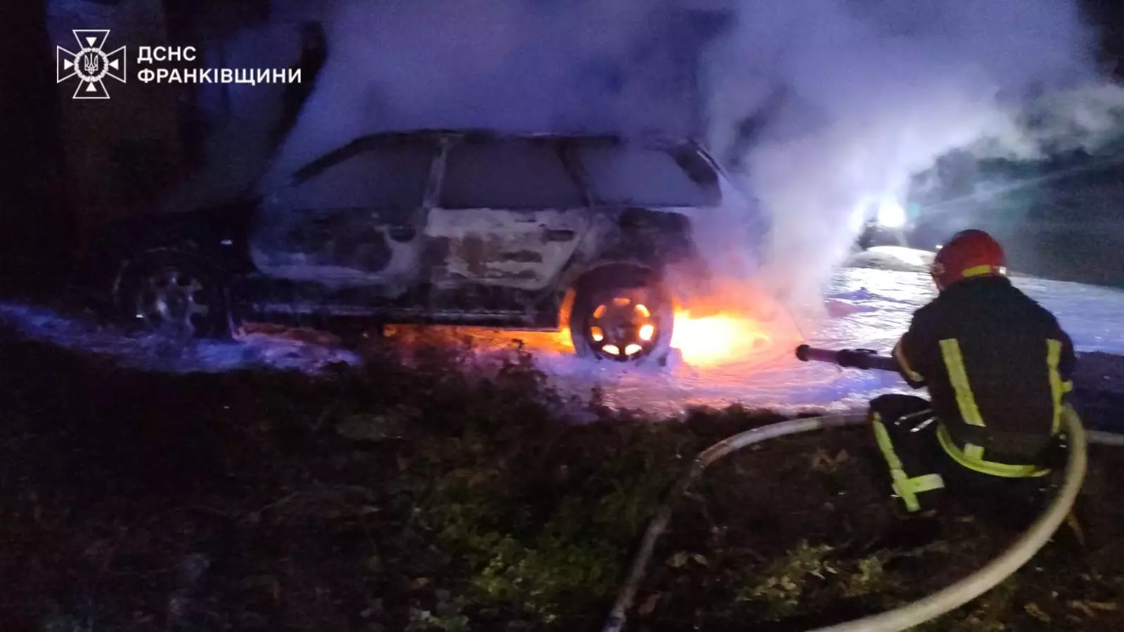 В Івано-Франківську сталася пожежа легкового автомобіля