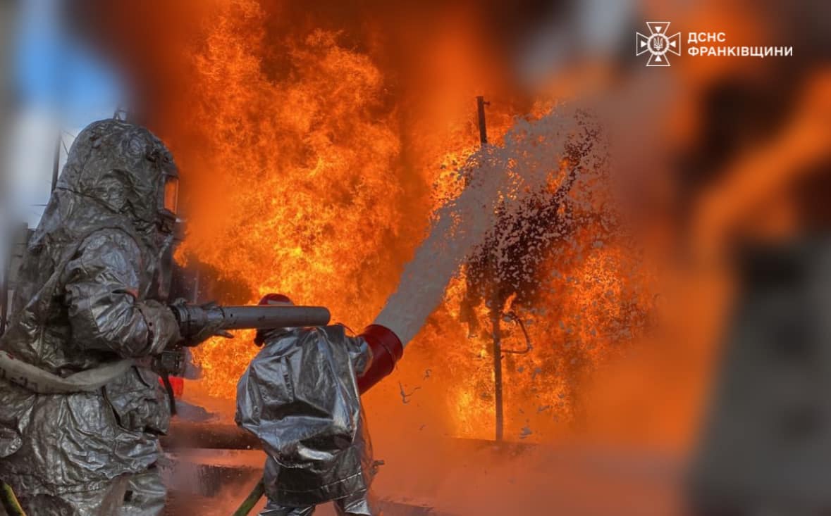На Прикарпатті ліквідували наслідки ворожих обстрілів