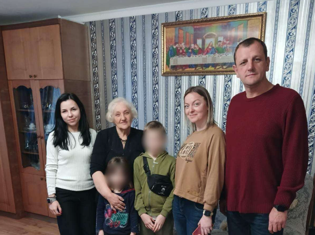 На Прикарпатті патронатна сім’я взяла під опіку двох дітей