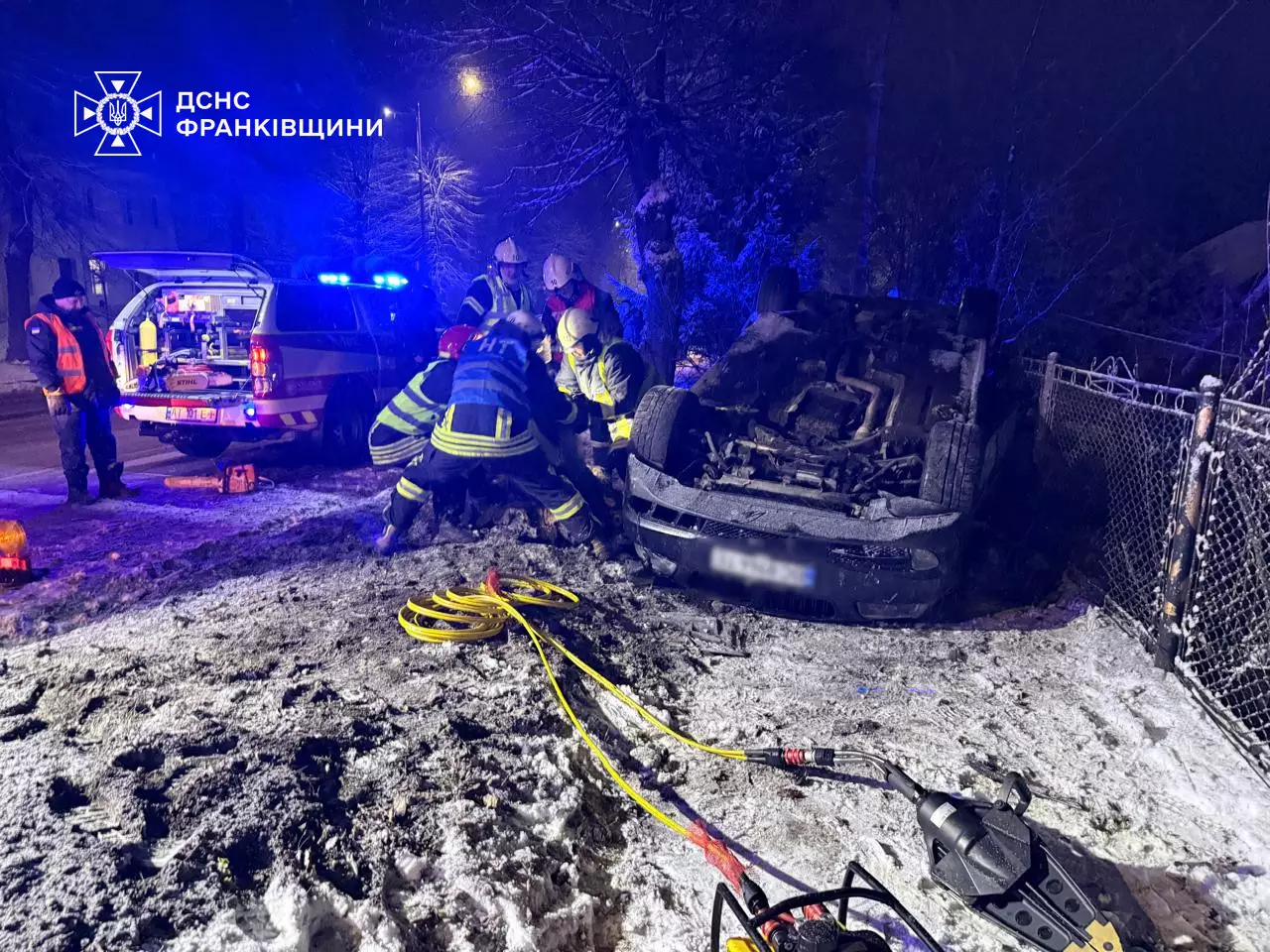Рятувальники двічі виїжджали на ДТП у Калуському районі: є постраждалі