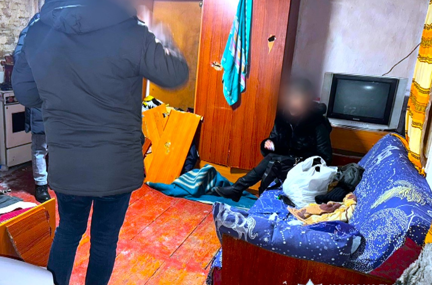 На Прикарпатті затримали чоловіка, який завдав знайомому ножове поранення