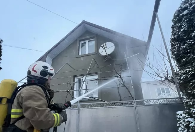 На Прикарпатті сталися дві пожежі: рятувальники оперативно ліквідували загоряння