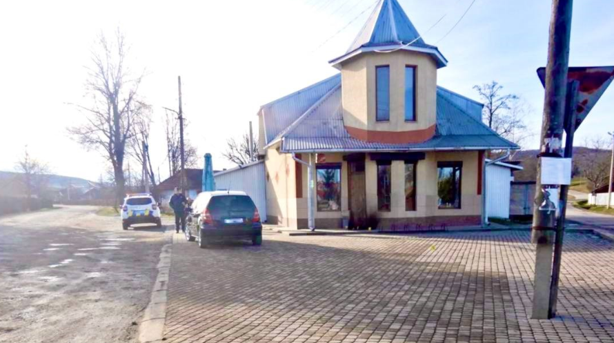 У Печеніжині затримали палія, який підпалив двері магазину