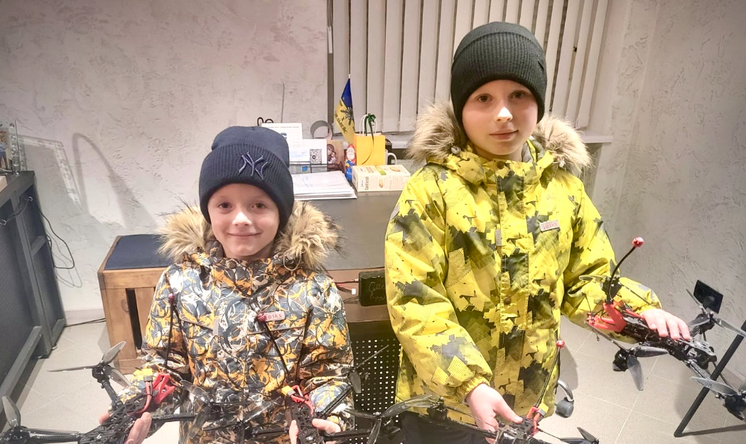 Двоє юних братів із Прикарпаття придбали дрони для "едельвейсів"