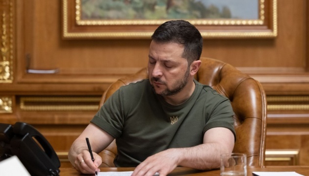Санкції введено проти Порошенка, Коломойського, Боголюбова, Жеваго, Медведчука - указ президента