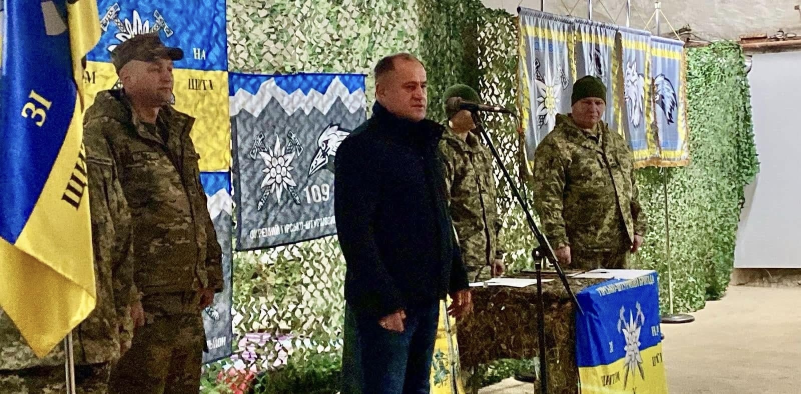 Легко відправляти чужих дітей на війну: Станіславський привітав перших військових за контрактом «18-24»