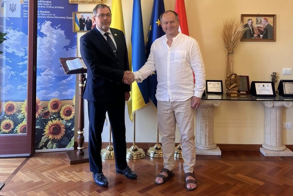 У сандалях до Ватикану: мер Коломиї знову осоромив місто й Україну