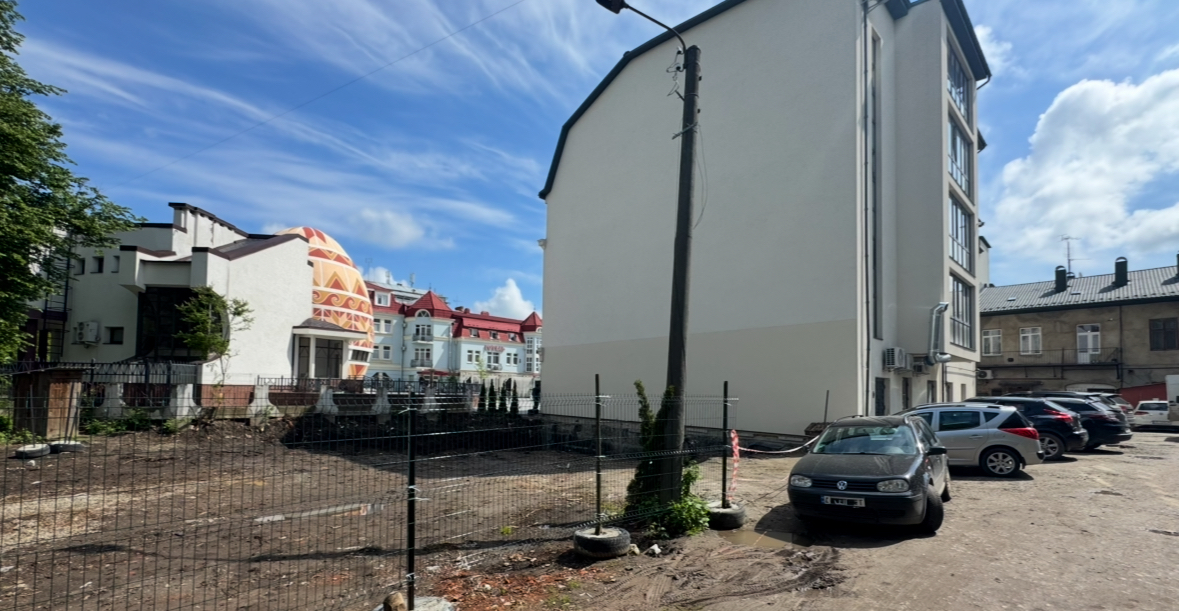 У Коломиї «будівельна мафія» відібрала землю в дружини загиблого захисника України