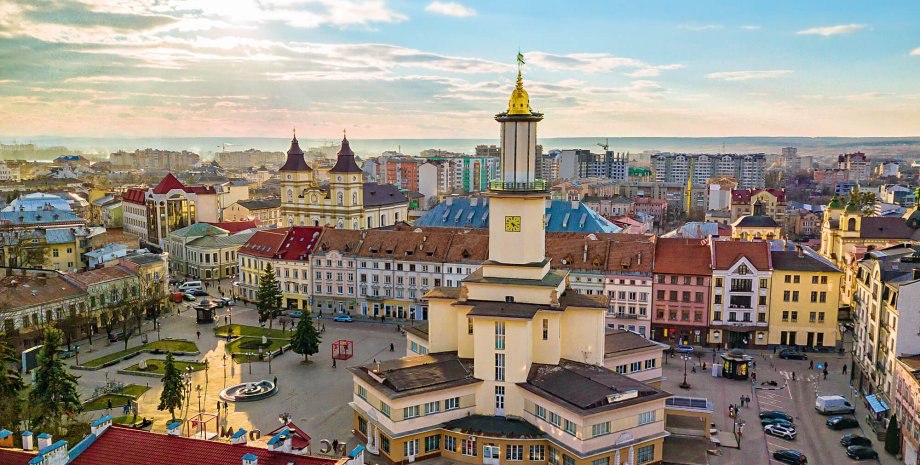Франківськ — сьомий у рейтингу міст України за рівнем середньої зарплати