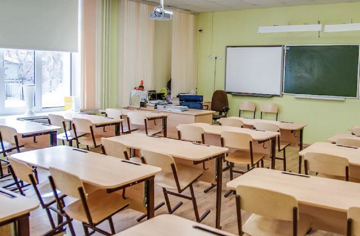 Менше шкіл і учнів, але вищі зарплати: уряд оприлюднив прогноз до 2028 року